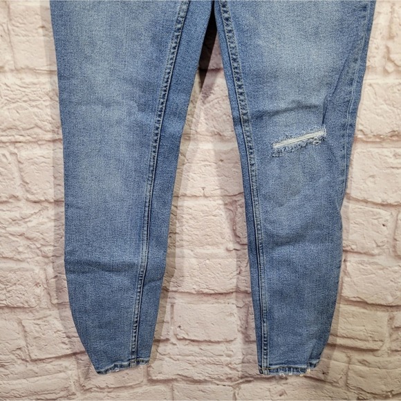 Zara High Rise Light Wash Distressed Skinny Jeans - Picture 3 of 9